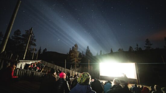 Elokuvia revontulten alla!