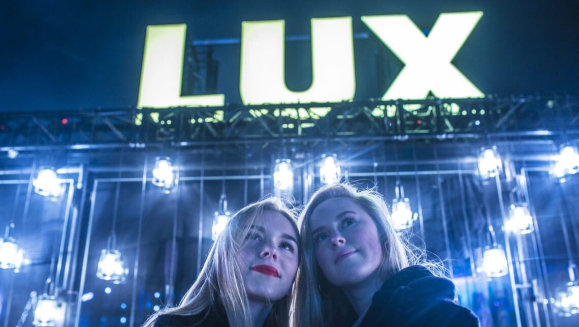 Lux Helsinki / Two girls posing