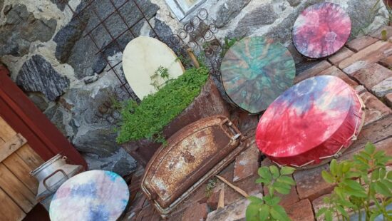 Rummut muodostelmassa.Drums in the formation.